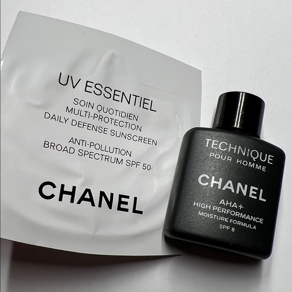 CHANEL Retro Camellia Makeup Gift-With-Purchase Bag With Tassel - Picture 13 of 14